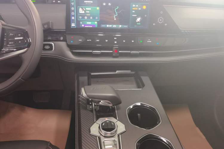 Used CHANGAN UNI-K iDD 2024 ZhiDian iDD 1.5T 135km Smart Leading Model Audio And AC Panel