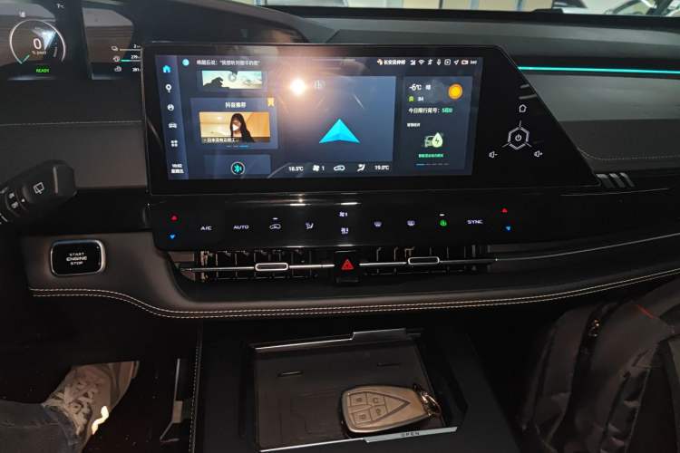 Used CHANGAN UNI-K iDD 2024 ZhiDian iDD 1.5T 135km Smart Leading Model Audio And AC Panel