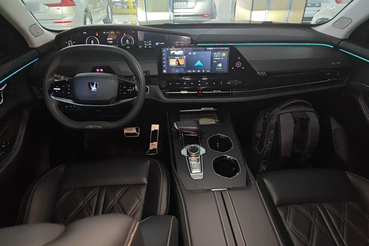Used CHANGAN UNI-K iDD 2024 ZhiDian iDD 1.5T 135km Smart Leading Model Center Console