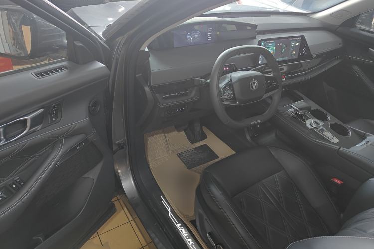 Used CHANGAN UNI-K iDD 2024 ZhiDian iDD 1.5T 135km Smart Leading Model Driver Seat
