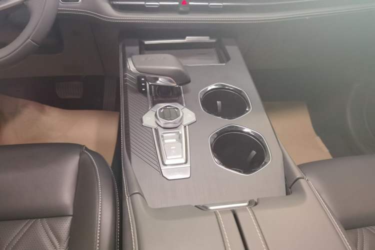 Used CHANGAN UNI-K iDD 2024 ZhiDian iDD 1.5T 135km Smart Leading Model Gear Lever