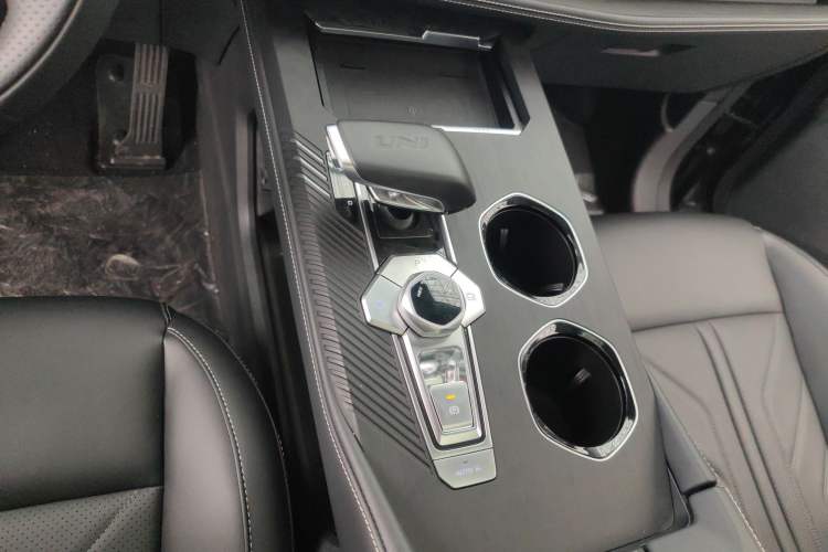 Used CHANGAN UNI-K iDD 2024 Chuzhi iDD 1.5T 135km Smart & Fun Model Gear Lever