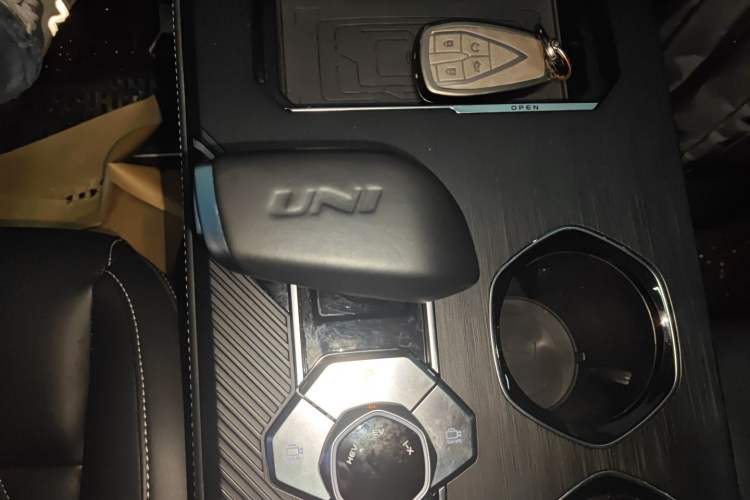 Used CHANGAN UNI-K iDD 2024 ZhiDian iDD 1.5T 135km Smart Leading Model Gear Lever