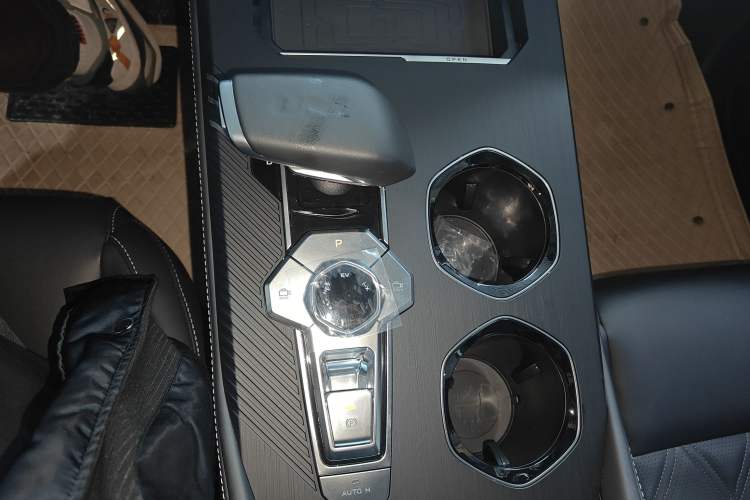 Used CHANGAN UNI-K iDD 2024 ZhiDian iDD 1.5T 135km Smart Leading Model Gear Lever