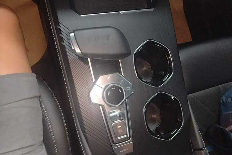 Used CHANGAN UNI-K iDD 2024 Chuzhi iDD 1.5T 135km Smart & Fun Model Gear Lever