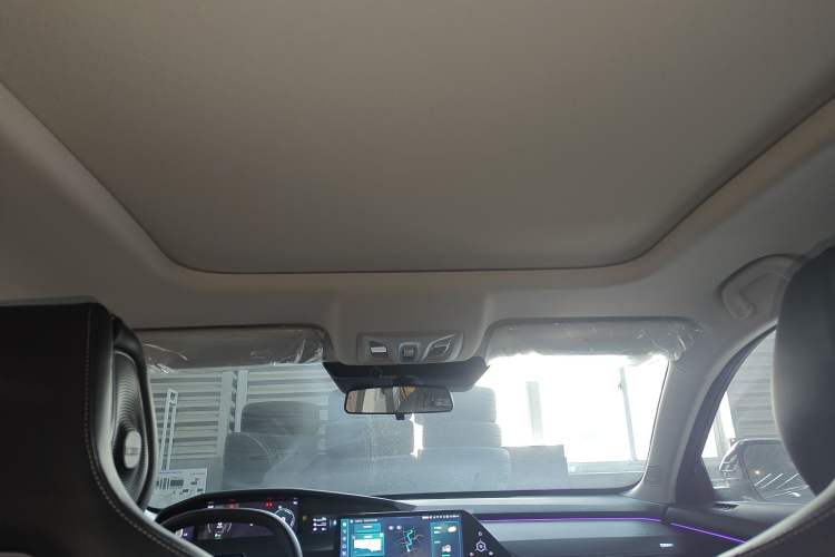 Used CHANGAN UNI-K iDD 2024 ZhiDian iDD 1.5T 135km Smart Leading Model Headliner