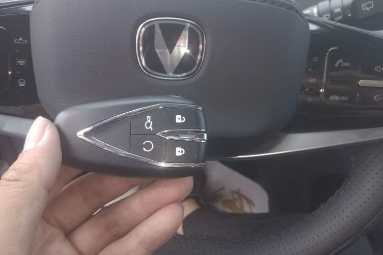 Used CHANGAN UNI-K iDD 2024 ZhiDian iDD 1.5T 135km Smart Leading Model Interior 1