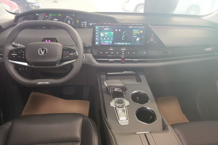 Used CHANGAN UNI-K iDD 2024 ZhiDian iDD 1.5T 135km Smart Leading Model Interior 2