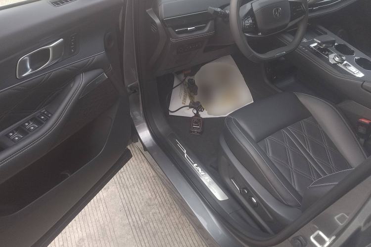 Used CHANGAN UNI-K iDD 2024 ZhiDian iDD 1.5T 135km Smart Leading Model Interior 3