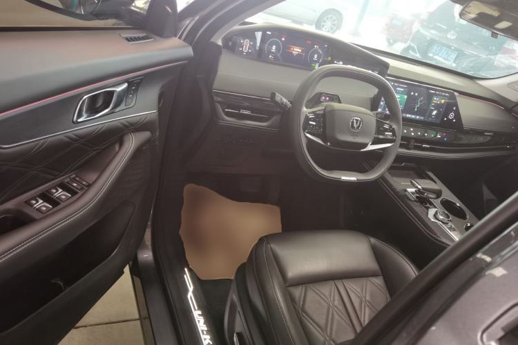 Used CHANGAN UNI-K iDD 2024 ZhiDian iDD 1.5T 135km Smart Leading Model Interior 3