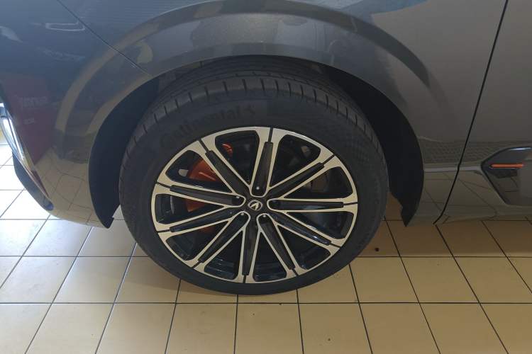 Used CHANGAN UNI-K iDD 2024 ZhiDian iDD 1.5T 135km Smart Leading Model Left Front Wheel Hub