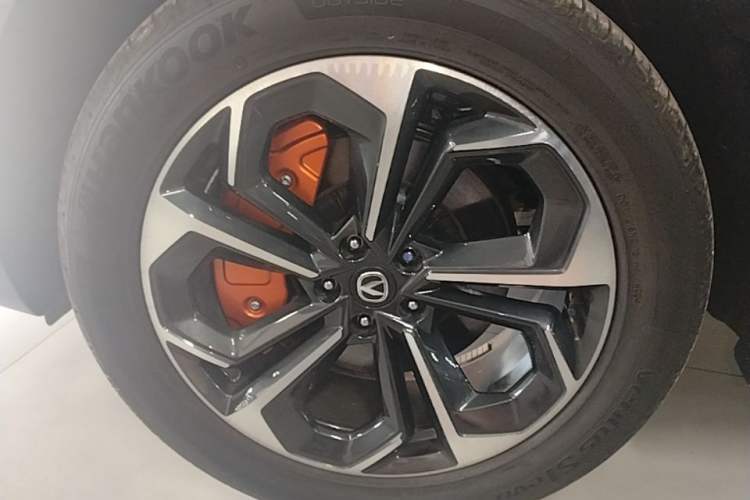 Used CHANGAN UNI-K iDD 2024 Chuzhi iDD 1.5T 135km Smart & Fun Model Left Front Wheel Hub