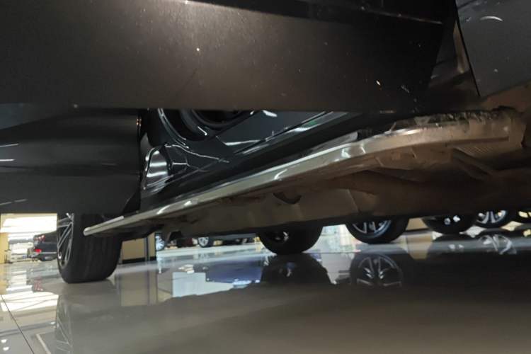 Used CHANGAN UNI-K iDD 2024 ZhiDian iDD 1.5T 135km Smart Leading Model Right Side Sill