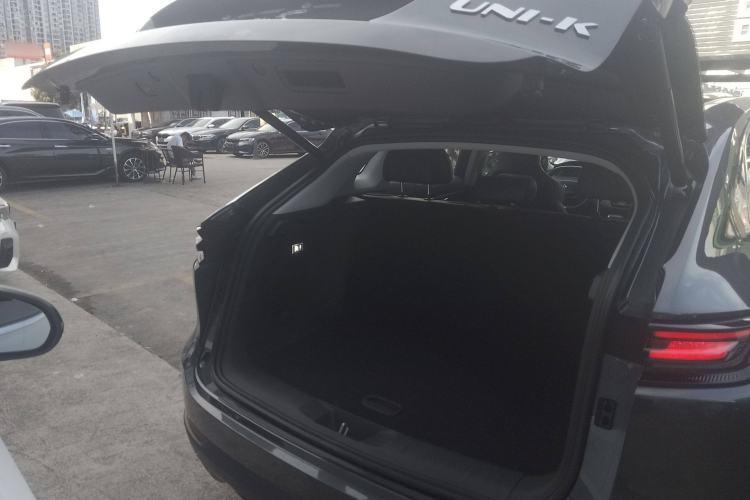 Used CHANGAN UNI-K iDD 2024 ZhiDian iDD 1.5T 135km Smart Leading Model Trunk