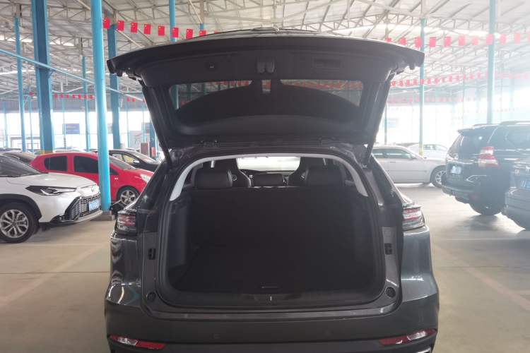 Used CHANGAN UNI-K iDD 2024 ZhiDian iDD 1.5T 135km Smart Leading Model Trunk