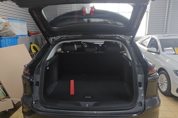 Used CHANGAN UNI-K iDD 2024 ZhiDian iDD 1.5T 135km Smart Leading Model Trunk