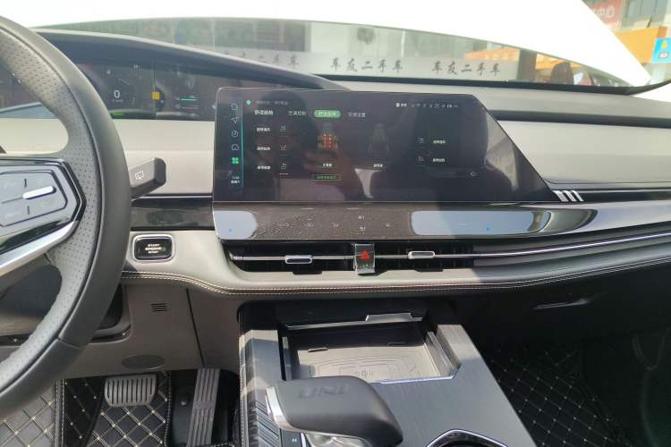 Used CHANGAN UNI-K iDD 2024 ZhiDian iDD 1.5T 135km Smart Leading Model Audio And AC Panel