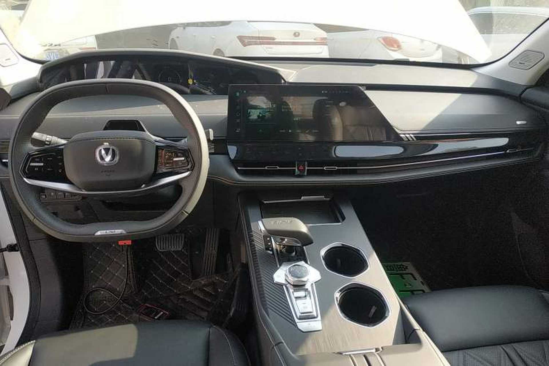 Used CHANGAN UNI-K iDD 2024 ZhiDian iDD 1.5T 135km Smart Leading Model Center Console
