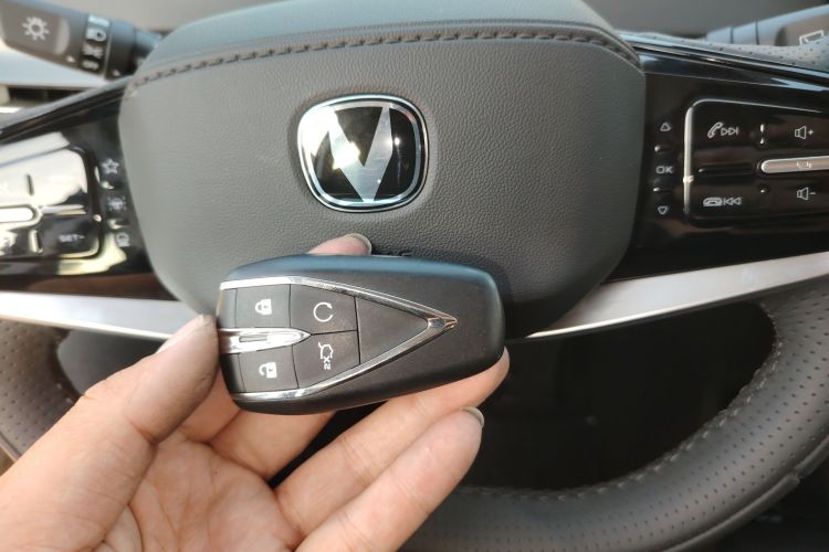 Used CHANGAN UNI-K iDD 2024 Chuzhi iDD 1.5T 135km Smart & Fun Model Interior 1