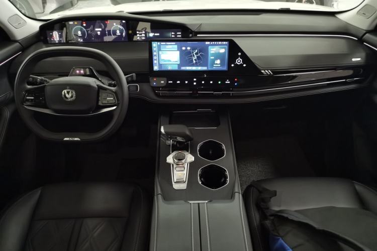 Used CHANGAN UNI-K iDD 2024 ZhiDian iDD 1.5T 135km Smart Leading Model Interior 2