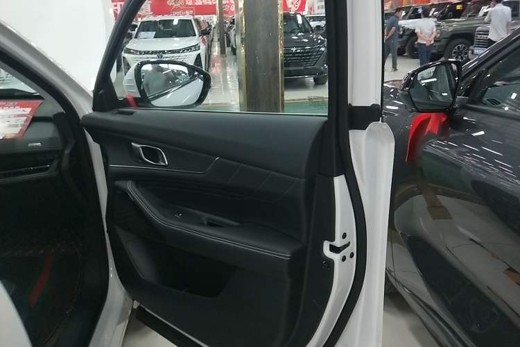 Used CHANGAN UNI-K iDD 2024 Chuzhi iDD 1.5T 135km Smart & Fun Model Interior 5
