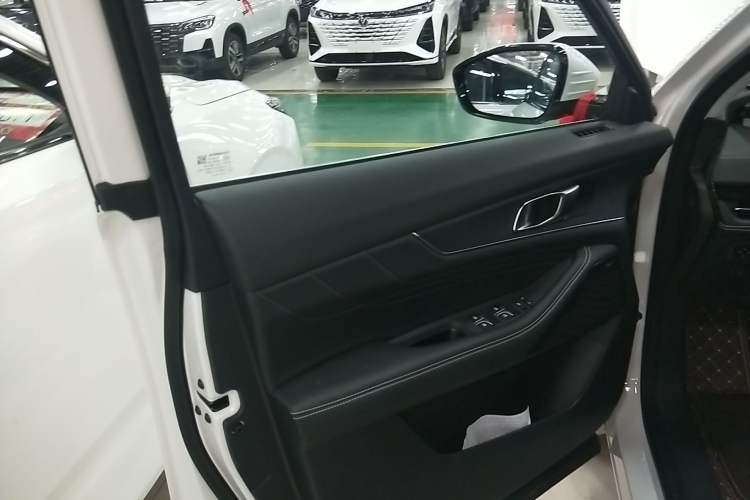 Used CHANGAN UNI-K iDD 2024 Chuzhi iDD 1.5T 135km Smart & Fun Model Interior 7