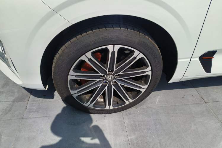 Used CHANGAN UNI-K iDD 2024 ZhiDian iDD 1.5T 135km Smart Leading Model Left Front Wheel Hub