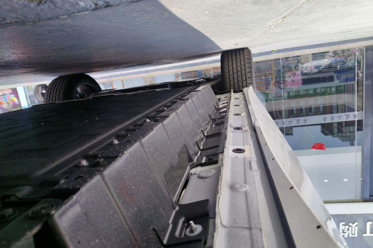 Used CHANGAN UNI-K iDD 2024 ZhiDian iDD 1.5T 135km Smart Leading Model Left Side Sill