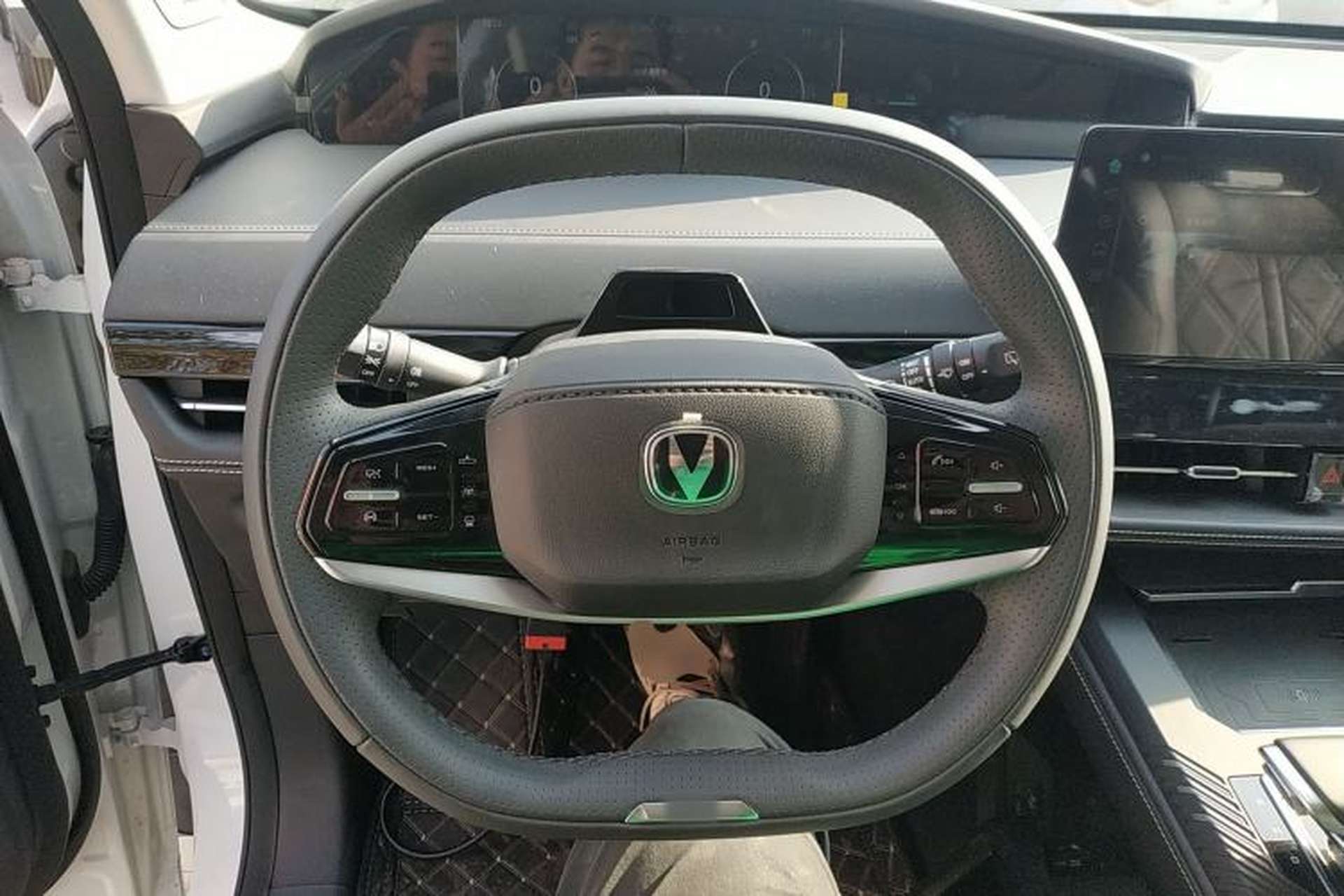 Used CHANGAN UNI-K iDD 2024 ZhiDian iDD 1.5T 135km Smart Leading Model Steering Wheel