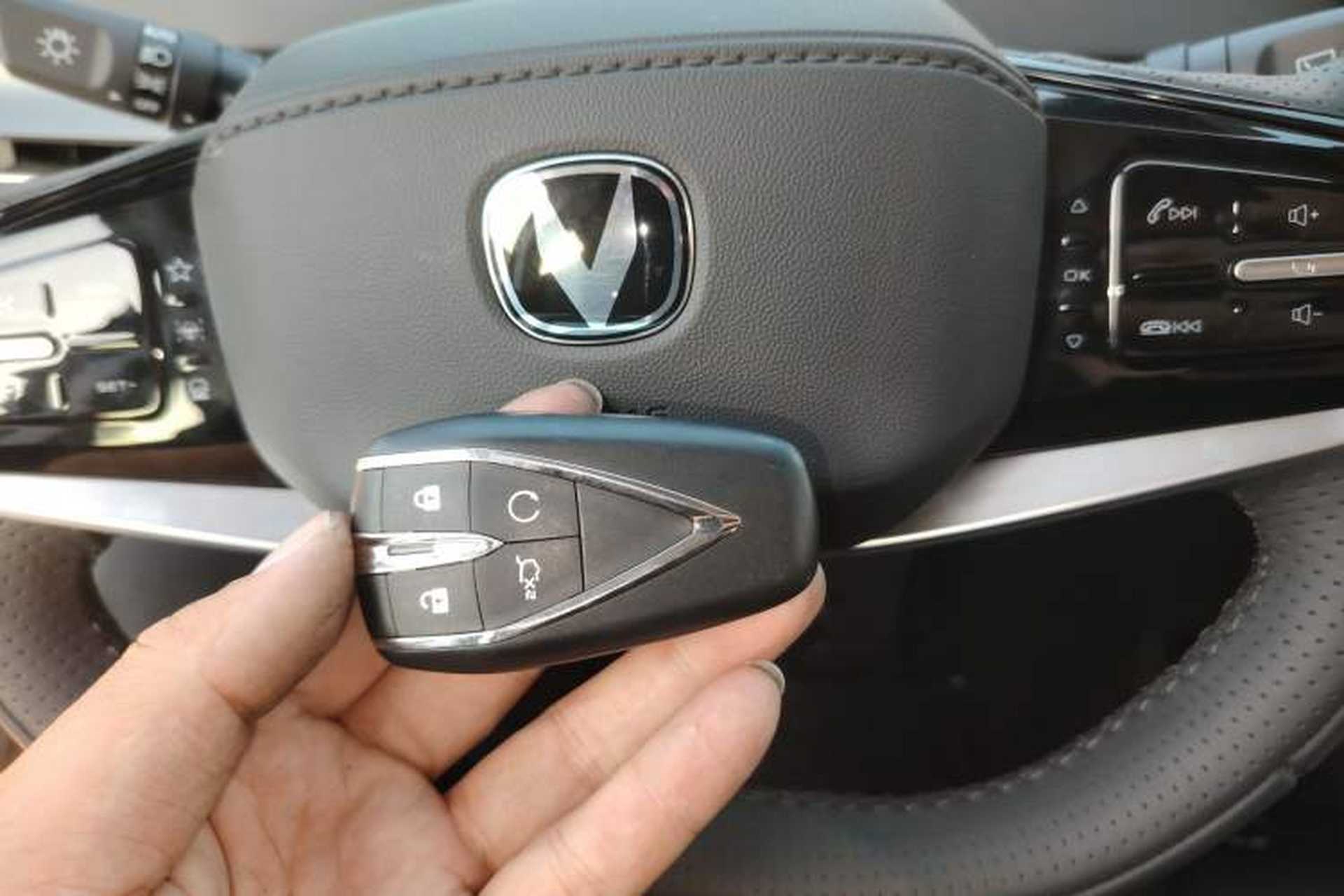 Used CHANGAN UNI-K iDD 2024 Chuzhi iDD 1.5T 135km Smart & Fun Model Vehicle Key