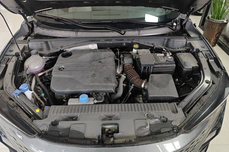 Used CHANGAN UNI-T 2023 Second-Generation 1.5T Prestige Model Engine Bay
