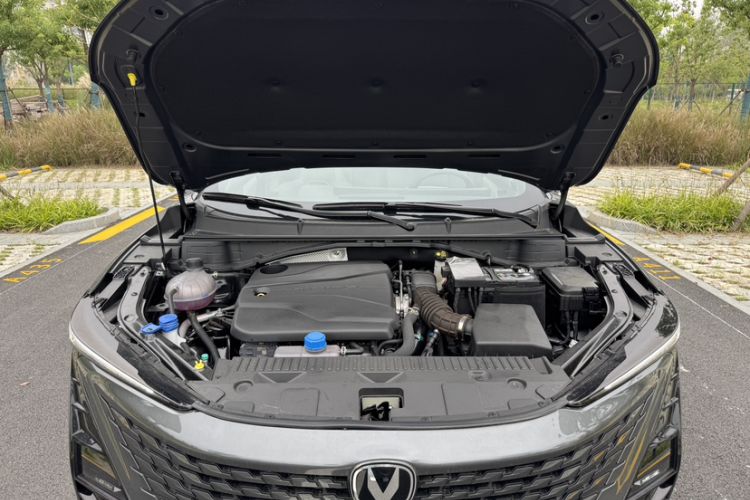 Used CHANGAN UNI-T 2023 Second-Generation 1.5T Prestige Model Engine Bay