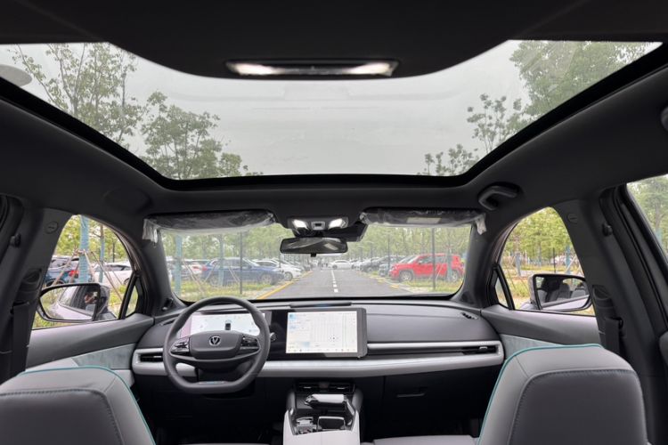 Used CHANGAN UNI-T 2023 Second-Generation 1.5T Prestige Model Headliner