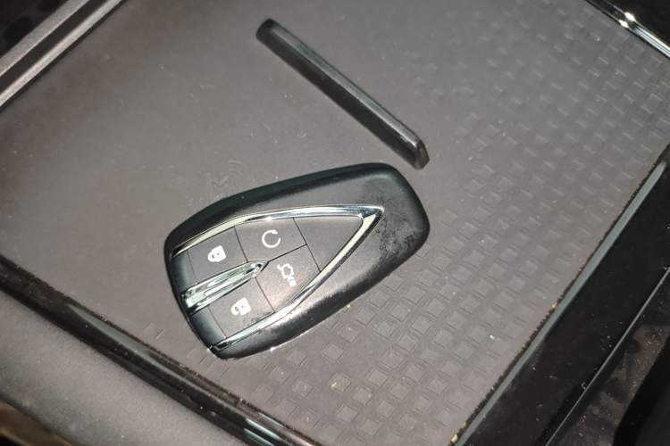 Used CHANGAN UNI-T 2023 Second-Generation 1.5T Prestige Model Interior 1