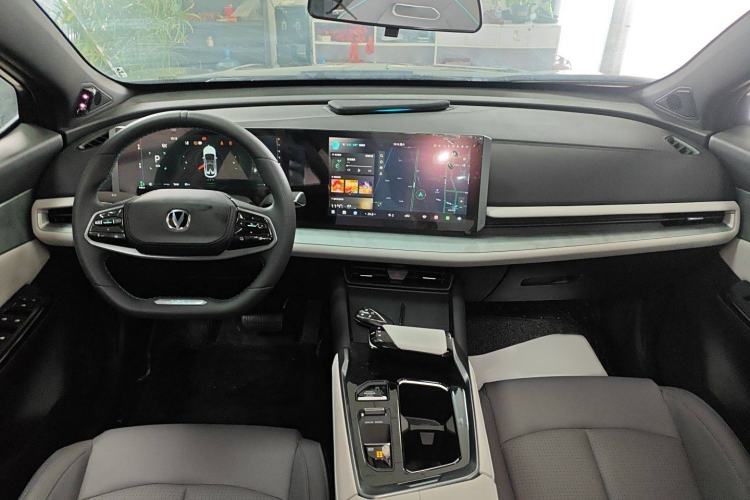 Used CHANGAN UNI-T 2023 Second-Generation 1.5T Prestige Model Interior 2