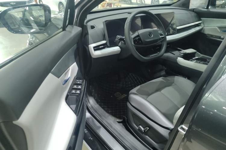 Used CHANGAN UNI-T 2023 Second-Generation 1.5T Prestige Model Interior 2