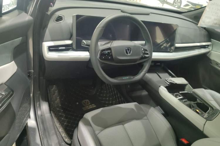 Used CHANGAN UNI-T 2023 Second-Generation 1.5T Prestige Model Interior 3