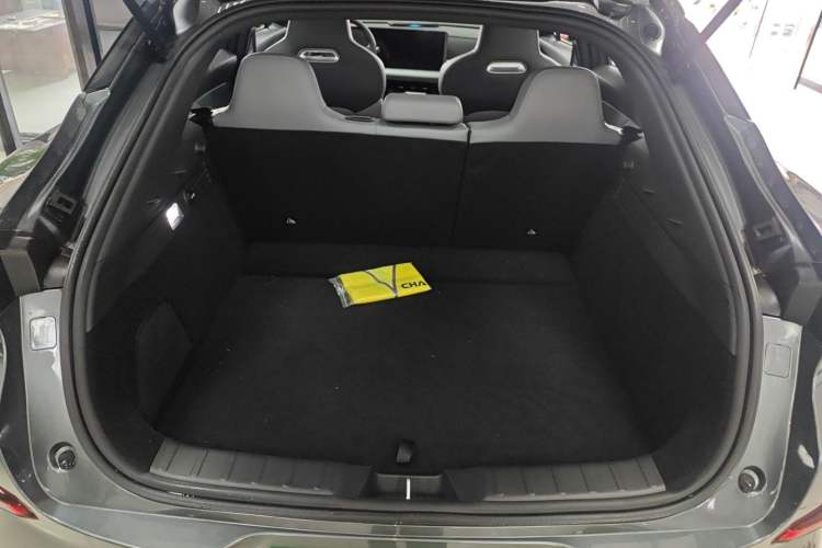 Used CHANGAN UNI-T 2023 Second-Generation 1.5T Prestige Model Trunk