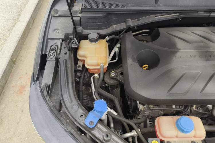 Used CHANGAN UNI-T 2020 1.5T Prestige Version Engine Bay Right