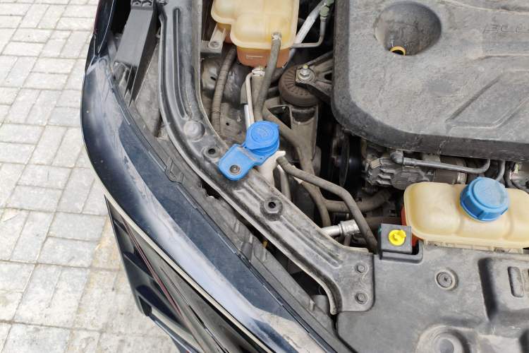 Used CHANGAN UNI-T 2020 1.5T Prestige Version Engine Bay Right