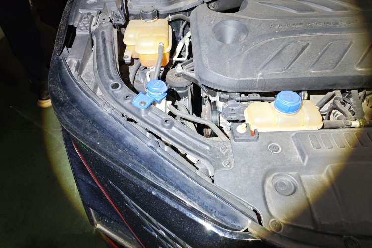 Used CHANGAN UNI-T 2020 1.5T Flagship Version Engine Bay Right