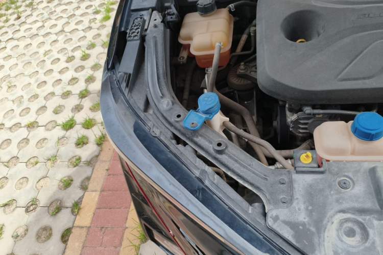 Used CHANGAN UNI-T 2020 1.5T Prestige Version Engine Bay Right