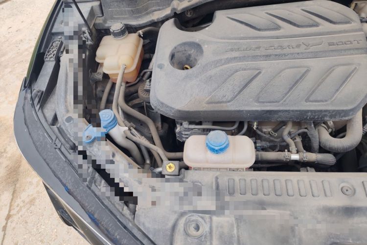 Used CHANGAN UNI-T 2020 1.5T Prestige Version Engine Bay Right