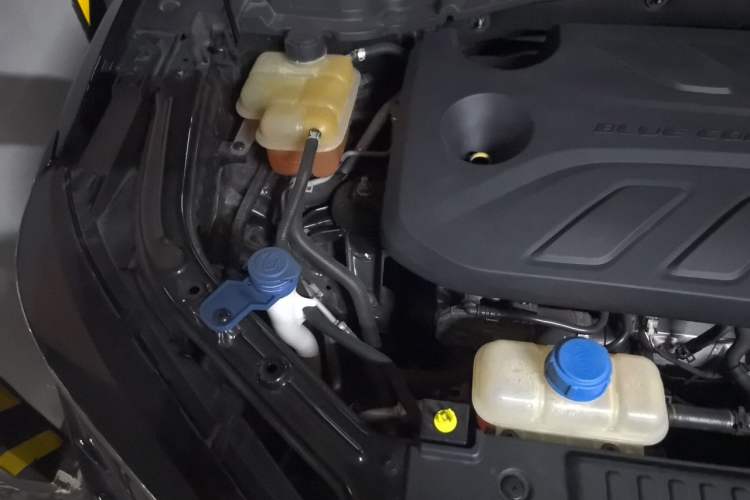 Used CHANGAN UNI-T 2020 1.5T Prestige Version Engine Bay Right
