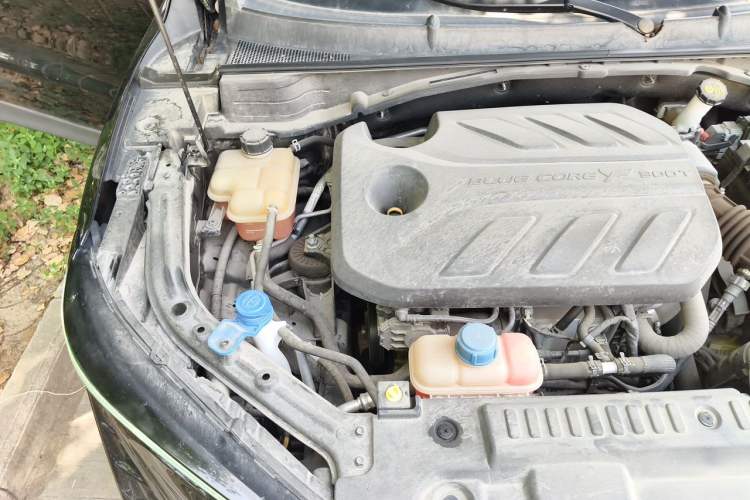 Used CHANGAN UNI-T 2020 1.5T Prestige Version Engine Bay Right