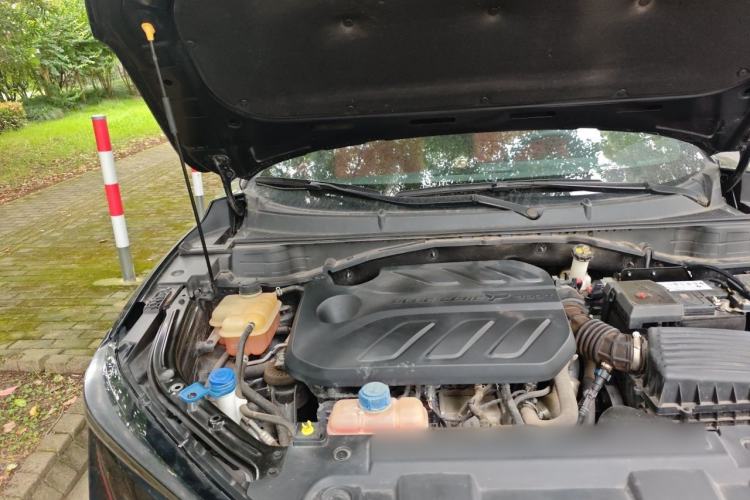 Used CHANGAN UNI-T 2020 1.5T Prestige Version Engine Bay Right