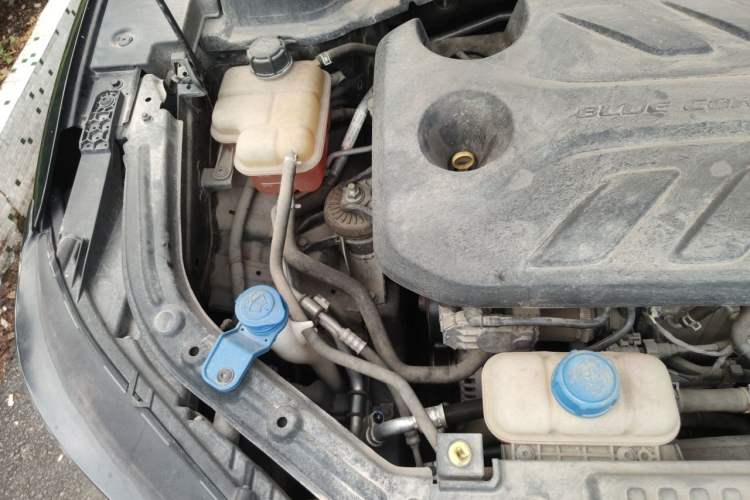Used CHANGAN UNI-T 2020 1.5T Prestige Version Engine Bay Right
