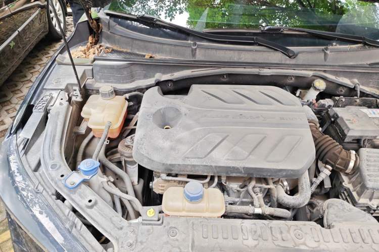Used CHANGAN UNI-T 2020 1.5T Prestige Version Engine Bay Right