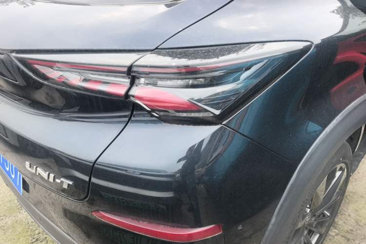 Used CHANGAN UNI-T 2020 1.5T Flagship Version Exterior 3