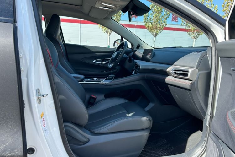 Used CHANGAN UNI-T 2020 1.5T Prestige Version Interior 9